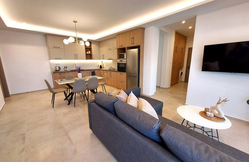 Violi Charaki House | Αngélique Pool garden apartment