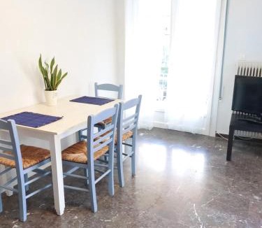 Nea Smirni House | Γωνιακό φωτεινό 3κλινο δωμάτιο