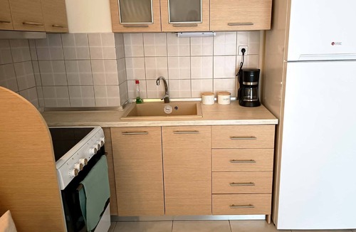 Nea Michaniona Apartment | Καλωσορίσατε στο Helen’s Cozy Escape, ένα πολυτελές και κομψό studio.