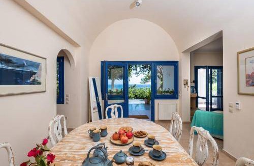 Kamari Villa | 170 m² Villa ∙ 3 bedrooms ∙ 6 guests