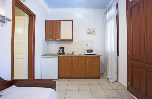 Perissa House | 2 bedroom apartment for 5 with free car rental