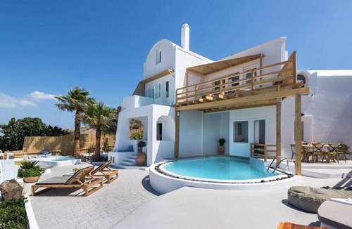 Akrotiri Villa | 2BR Gold Suite with Caldera View & Hot Tub