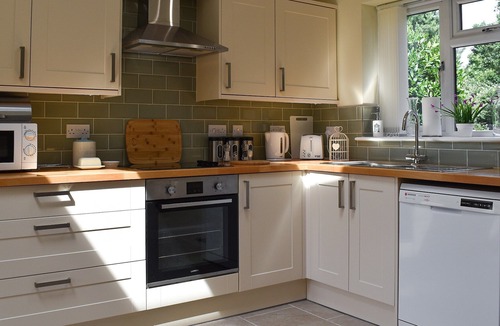 Milford on Sea Cottage | 3 bedroom accommodation in Downton, near Lymington