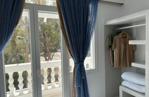 Perissa Apartment | 3 Bedroom House included free car rental