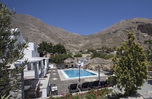 Perissa Villa | 3 Bedrooms Apartment included Car Rental