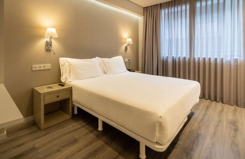 Castanos Hotel | 3 Units | Spacious Apartment for Relaxing Evenings Near Bilbao's Best Attraction