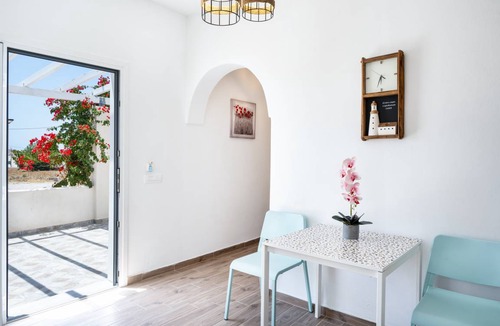 Perissa House | 36 m² House ∙ 1 bedroom ∙ 2 guests