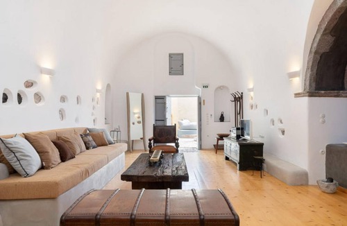 Emporio Villa | 380 m² Villa ∙ 3 bedrooms ∙ 6 guests