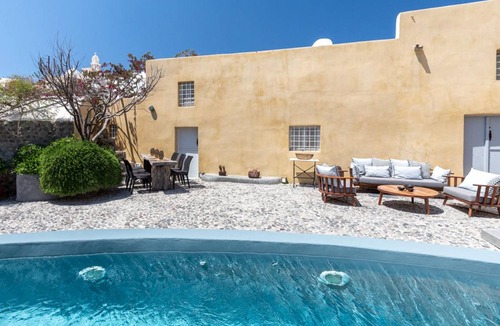 Emporio Villa | 380 m² Villa ∙ 3 bedrooms ∙ 6 guests