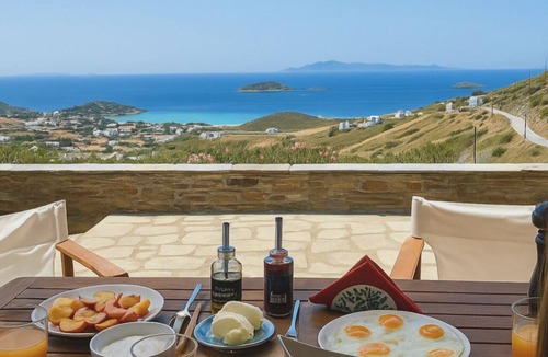 Ydrousa Villa | 4-bedroom villa overlooking the Aegean Sea