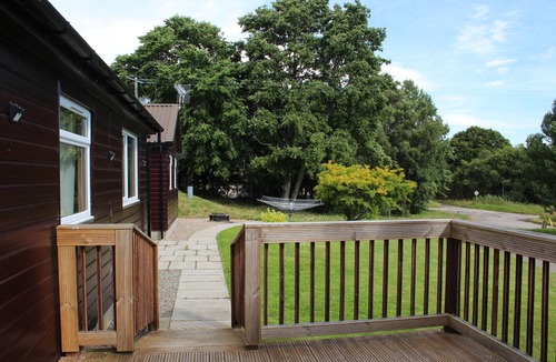 Lairg House | 5 bed modern lakeside cottage NC500