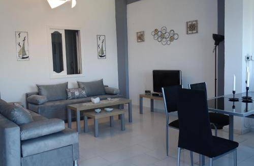 Monolithos House | 85 m² House ∙ 3 bedrooms ∙ 6 guests