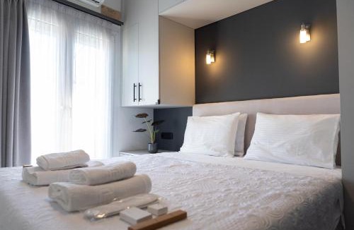 Vardaris Apartment | 8th-Floor Modern Apartment - 1 Min to Metro - Large balcony
