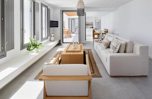 Santorini Villa | 90 m² Villa ∙ 1 bedroom ∙ 4 guests