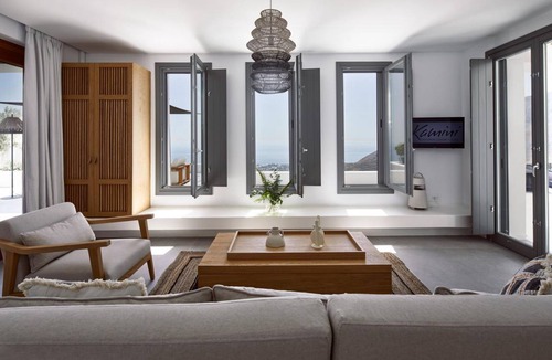 Santorini Villa | 90 m² Villa ∙ 1 bedroom ∙ 4 guests