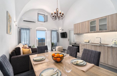 Oia Villa | 99 m² Villa ∙ 2 bedrooms ∙ 6 guests