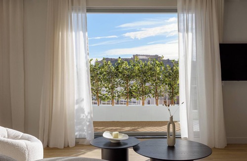 Monastiraki Apartment | Acropolis Penthouse Plunge Pool