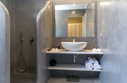 Akrotiri Hotel | Acroterra Rosa
