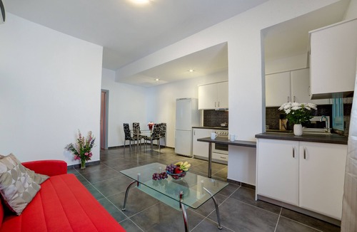 Perissa Apartment | Adelphi Apartments Apartment with Terrace Sleeps 3