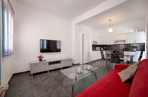 Perissa Apartment | Adelphi Apartments Two-Bedroom Apartment Sleeps 5