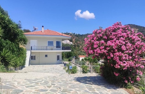 Agii Apostoli House | Aegean Beachfront Apartment