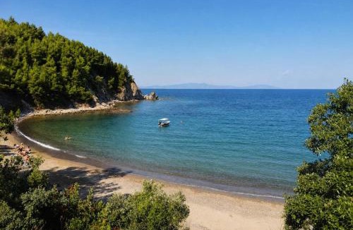 Chalkidiki Region Apartment | Agroktima Ioli - Peaceful Getaway with Pool Evia
