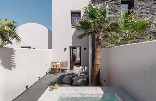 Kamari Cabin | Aja Retreat Luxury Suites