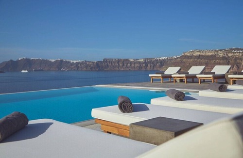 Akrotiri Villa | Akrotiri Private Residence | Caldera View Luxury Retreat