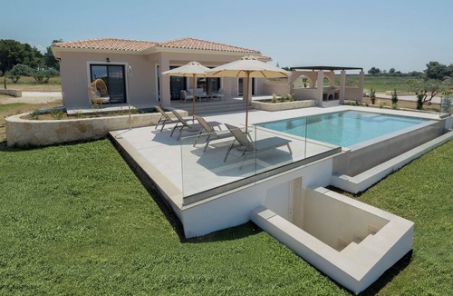 Kounopetra Villa | Alekos Beach Houses-Glafki Villa