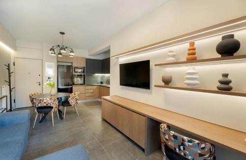 Ilisia Apartment | Alfalfa Pagrati - Stylish Apartment near Caravel & Center