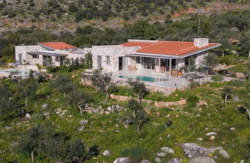 Lefktron Villa | Alisseos "Villa South" Get away from it all in pure Mediterranean nature,