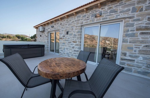 Pitsidia Villa | ALMOND SUNSET VILLA by Irenekomos apartments