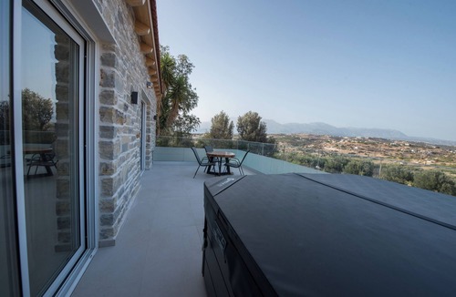 Pitsidia Villa | ALMOND SUNSET VILLA by Irenekomos apartments