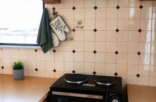 Spata-Artemida House | Anatolis Apartment: Near Airport, Rafina Port & Beach