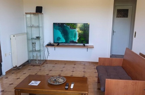 Spata-Artemida House | Anatolis Apartment: Near Airport, Rafina Port & Beach