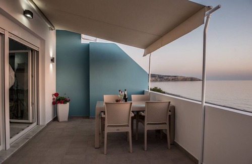 Neo Kalamaki Apartment | Andriana'. The emerald of the south.