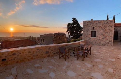 Areopoli House | Anemolithos Mani's House