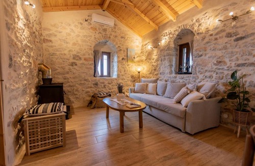 Areopoli House | Anemolithos Mani's House