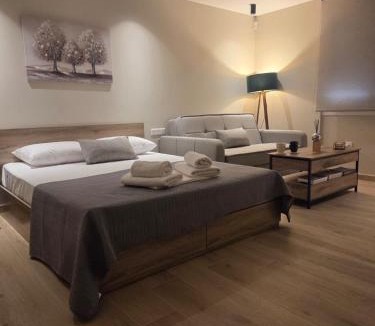 Markopoulon Apartment | Antonio Airport Loft-FREE AIRPORT SHUTTLE