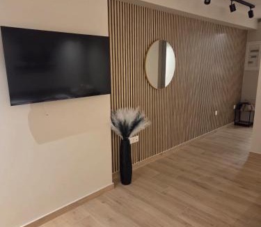 Markopoulon Apartment | Antonio Airport Loft-FREE AIRPORT SHUTTLE