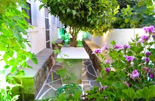 Parikia Apartment | Apartment (3-4 Adults) Near center, Size: 28 met, Semi-basement