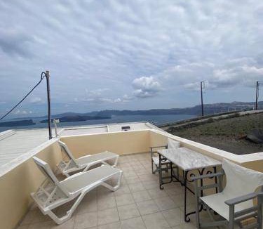 Akrotiri Apartment | Apartment ∙ 4 guests