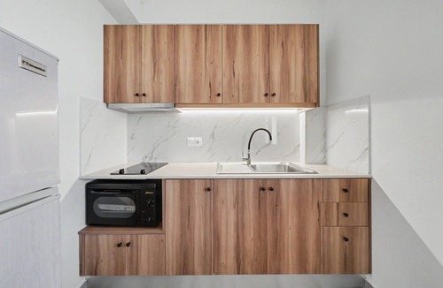 Acharavi Apartment | Apartment 'Deluxe Quadruple Room 1' with Mountain View, Wi-Fi and Air Conditioning