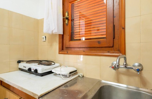 Batsi Apartment | Apartment 'Double Room with Sea View' with Shared Garden and Wi-Fi