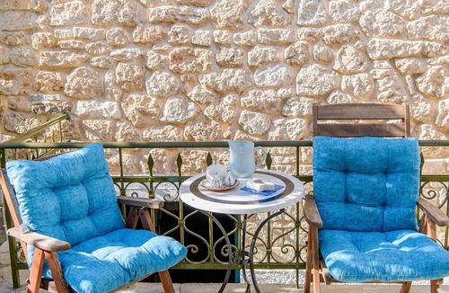 Aegina Town Apartment | Apartment in Aparthotel 'Unit 5' with Private Terrace, Wi-Fi and Air Conditioning