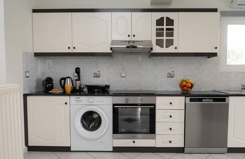Menegata Apartment | Apartment Ioni - 2 brms - 1st floor - Building A