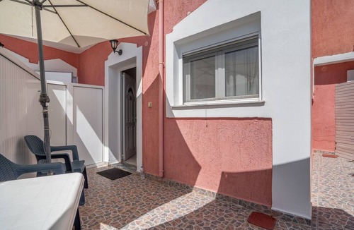 Leivathos Apartment | Apartment 'Studio 3' with Sea View, Wi-Fi and Air Conditioning