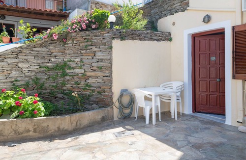 Mpatsi Apartment | Apartment 'Triple Comfort Studio' with Shared Garden and Wi-Fi