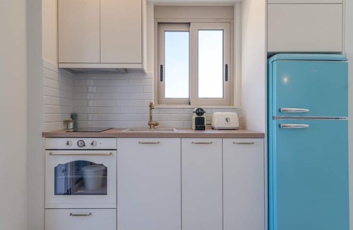 Kalligoni Apartment | Apartment 'White Shale Lux Suite' with Balcony and Wi-Fi