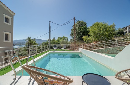 Kalligoni Apartment | Apartment 'White Shale Lux Suite' with Balcony and Wi-Fi